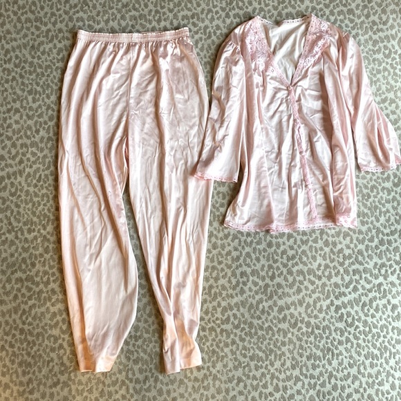 Vanity Fair Intimates & Sleepwear Vintage Vanity Fair Baby Pink